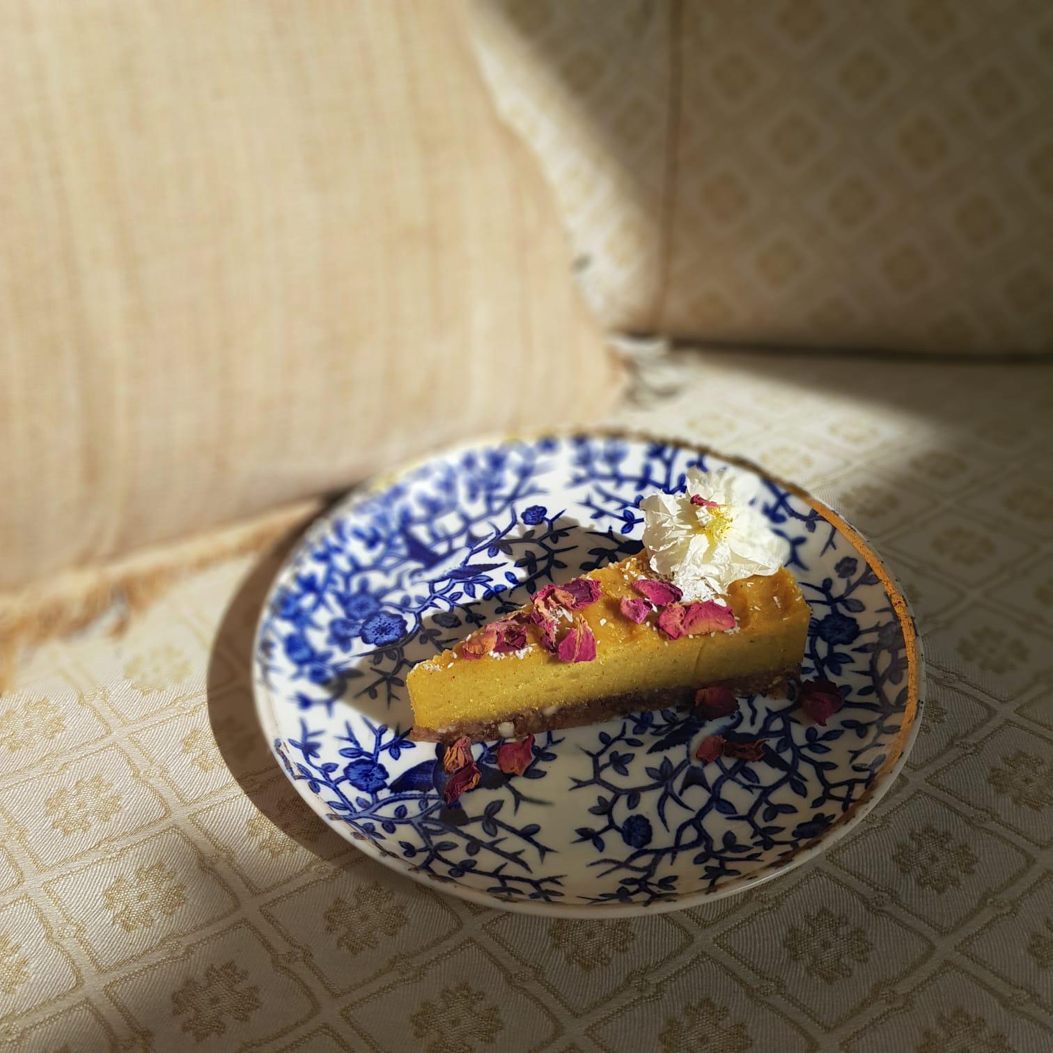 Golden mylk raw cheesecake