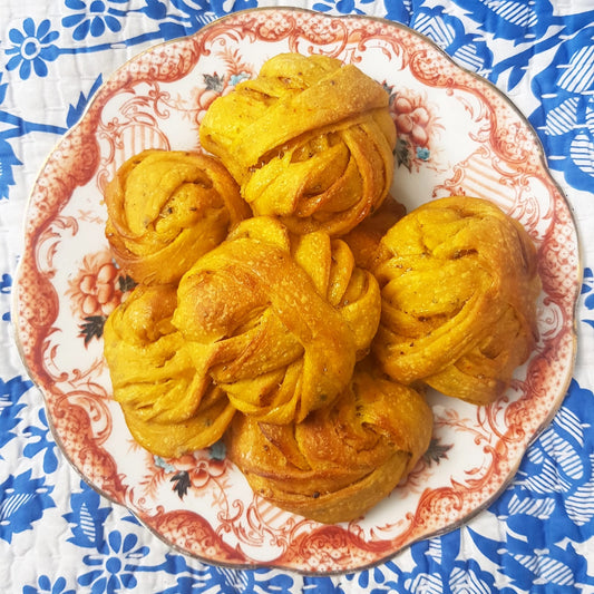 Sourdough Saffron & Cardamom Buns (vegan!) - Wunder Workshop